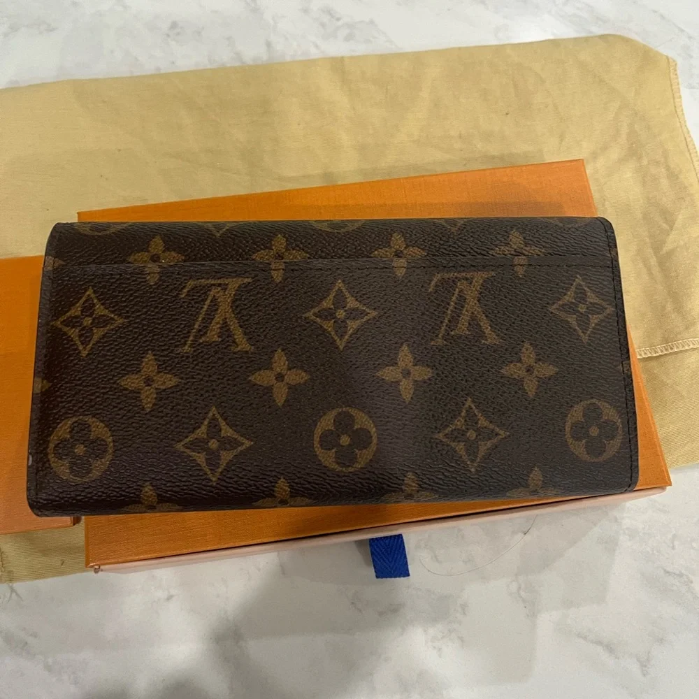 Louis Vuitton Sarah Brown Monogram Wallet - Picture 2 of 12